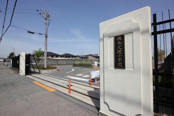 私立徳島文理小学校：528m