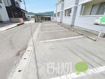エクセレントサニーハイツ 駐車場