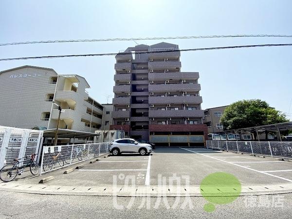 徳島市山城西マンション 駐車場