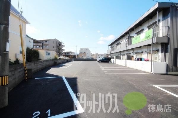 川渕マンション 駐車場