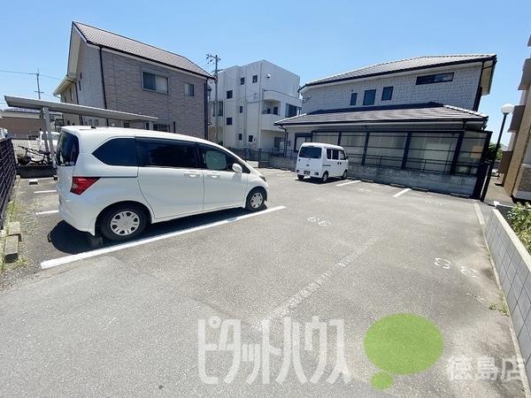 湊マンション 駐車場