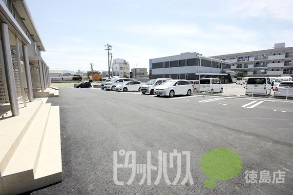 徳島市金沢アパート 駐車場