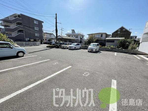 徳島市沖浜町マンション 駐車場