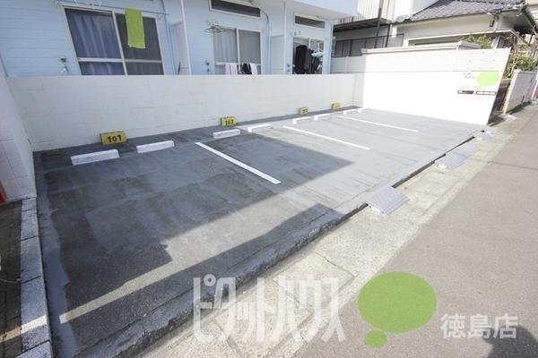 ルミエール庄町 駐車場