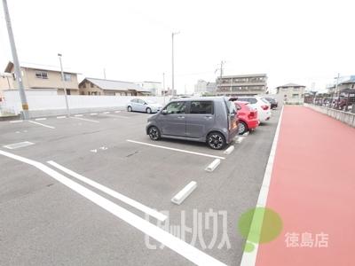 徳島市万代町マンション 駐車場