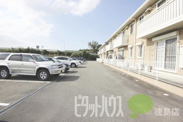 ローズコート野神　Ｂ 駐車場