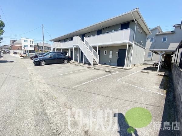 グリーンカーサ 駐車場