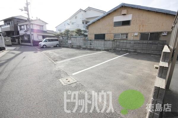 ルミエール21 駐車場