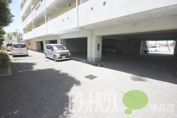 パレシャンドゥリエ 駐車場