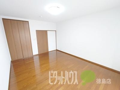 徳島市昭和町アパート リビング