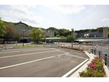 徳島県立図書館：2083m