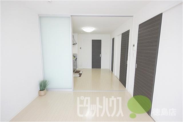 徳島市論田町アパート リビング