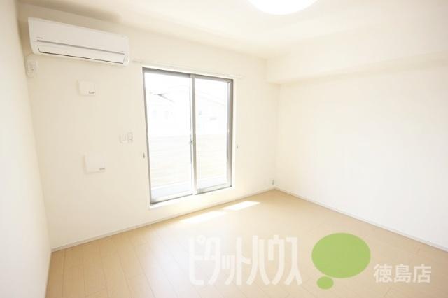 徳島市津田本町アパート リビング