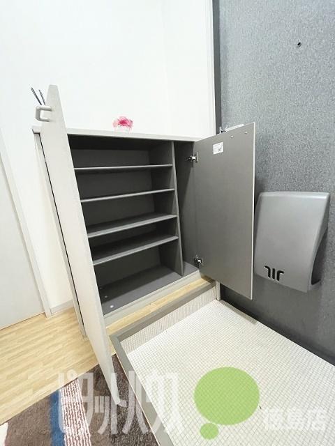 徳島市八万町アパート 玄関