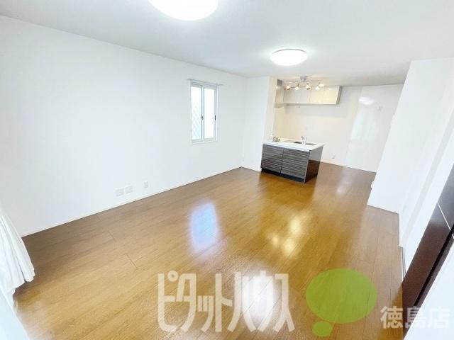 徳島市東吉野町テラスハウス リビング