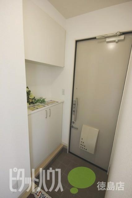徳島市八万町アパート 玄関