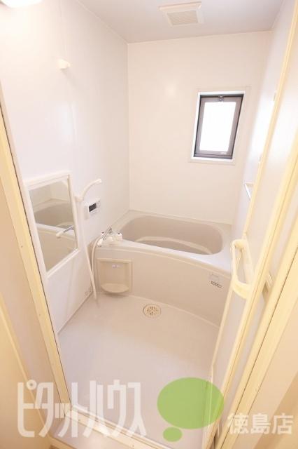 徳島市西新浜町アパート バス／シャワー