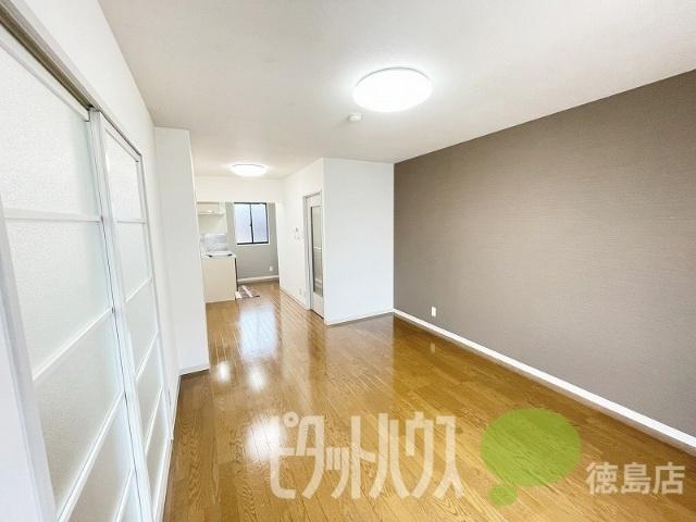 徳島市中昭和町アパート リビング
