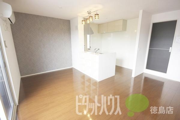 徳島市八万町アパート リビング