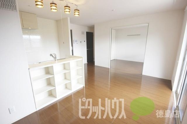徳島市八万町アパート リビング