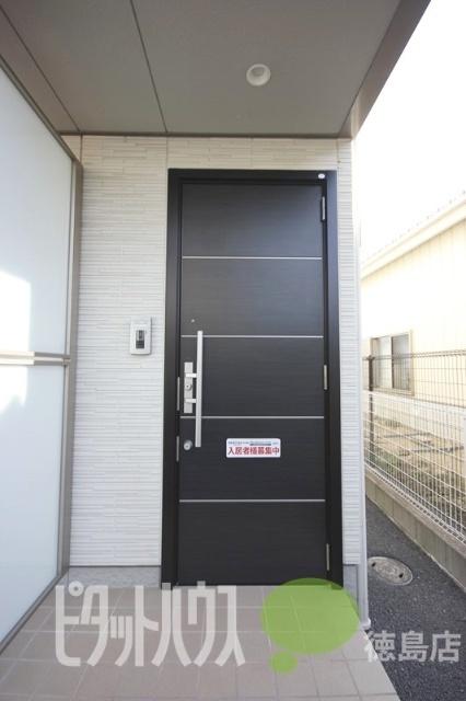 シャーメゾンエピナールⅢ番館　B 玄関
