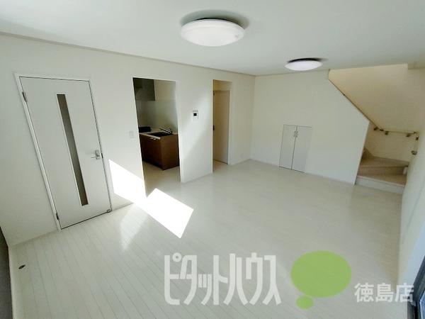 オレス幟町（1） リビング