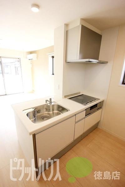 徳島市新蔵町マンション キッチン