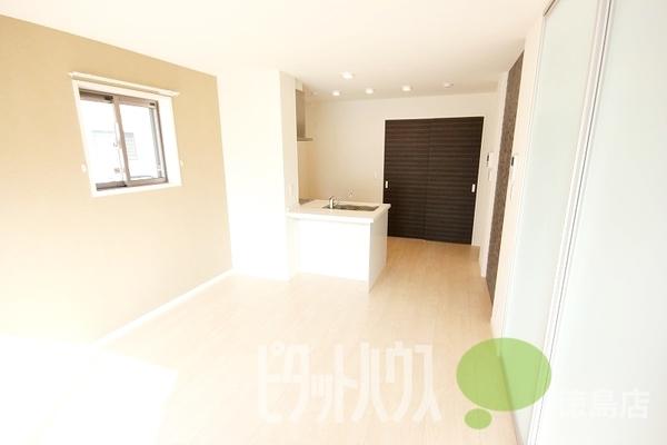 徳島市新蔵町マンション リビング
