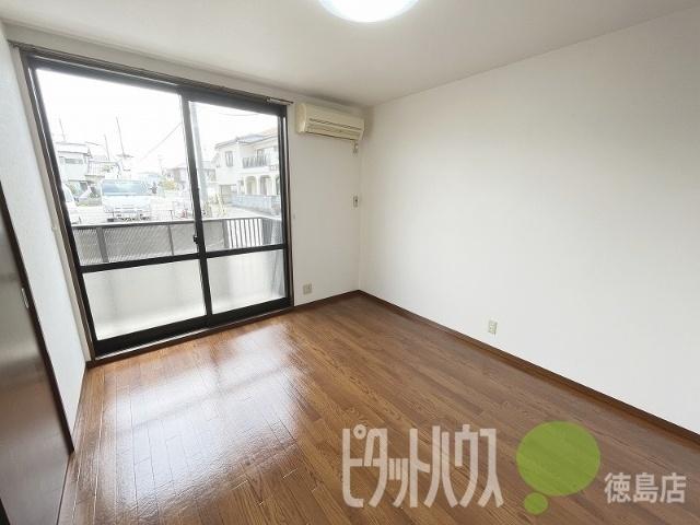 徳島市津田本町アパート リビング