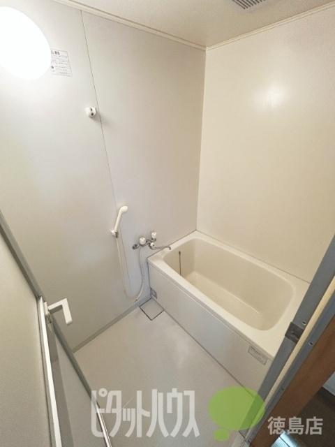 徳島市沖浜町アパート バス／シャワー