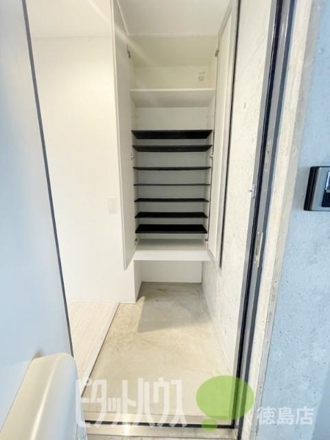 小松島市小松島町マンション 玄関