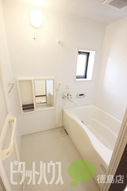 徳島市西新浜町アパート バス／シャワー