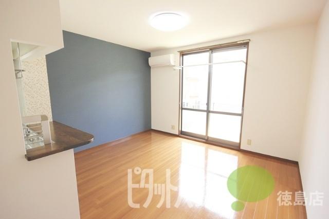 徳島市西新浜町アパート リビング
