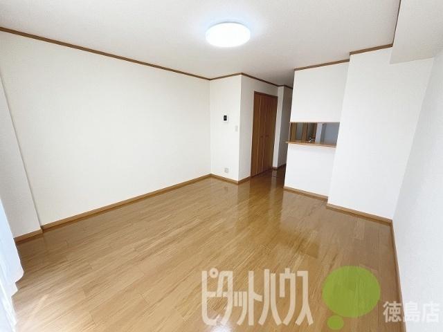 小松島市日開野町アパート リビング