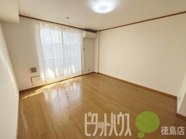 小松島市日開野町アパート リビング