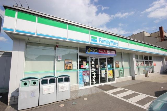 ファミリーマート中前川町店：566m