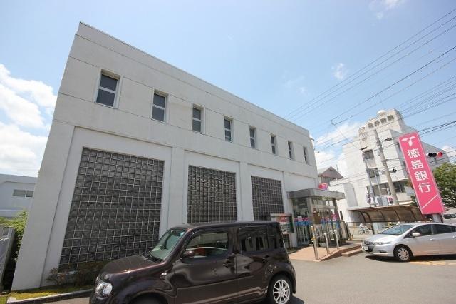 徳島大正銀行八万支店：1238m