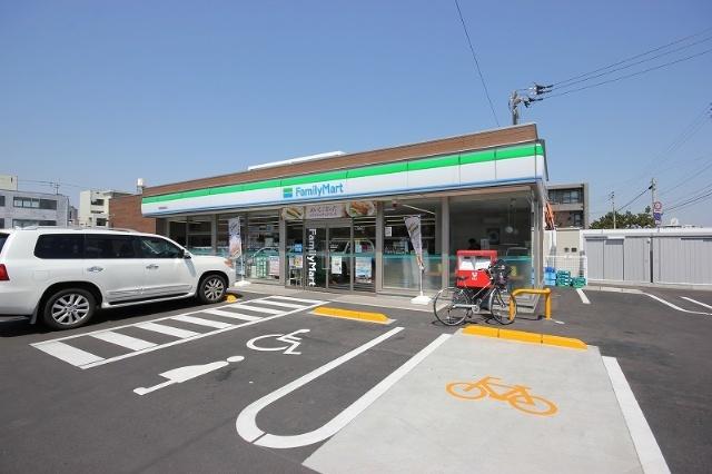 ファミリーマート徳島新蔵町店：184m