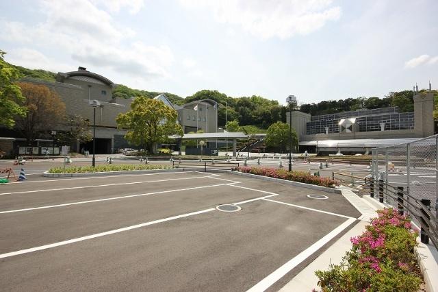 徳島県立図書館：1028m