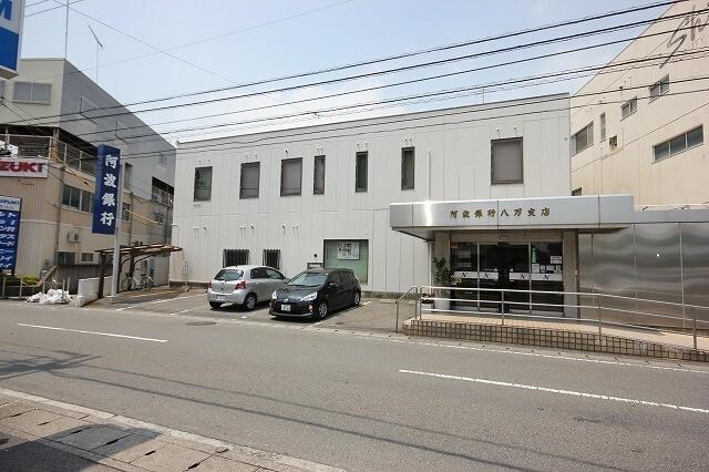 阿波銀行八万支店：488m