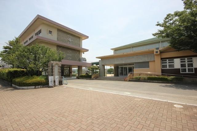 徳島市立富田小学校：359m