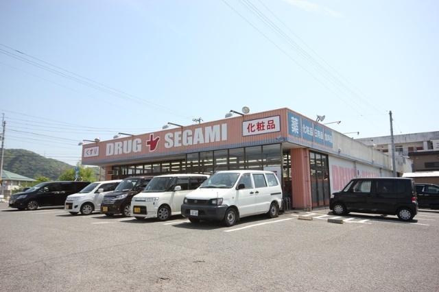 ドラッグセガミ名東店：739m