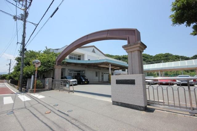 徳島市立津田小学校：2044m