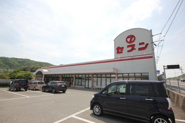 セブン八万店：798m
