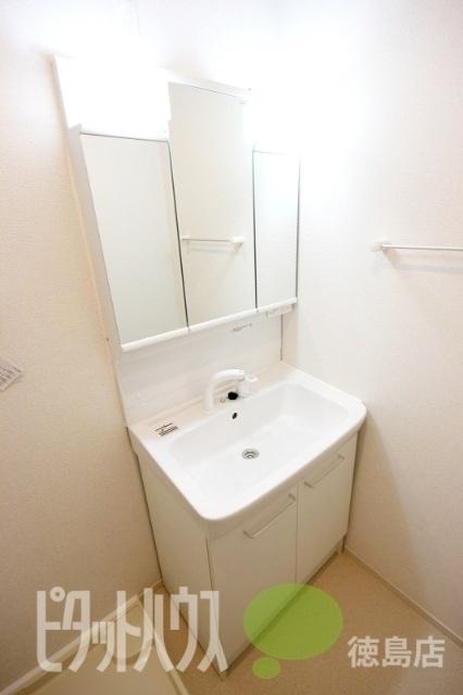 コロレ　西新町（102） 玄関