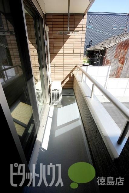 コロレ　西新町（102） 駐車場