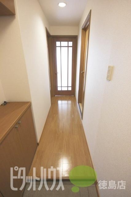 ロイヤル雑賀（101） 玄関