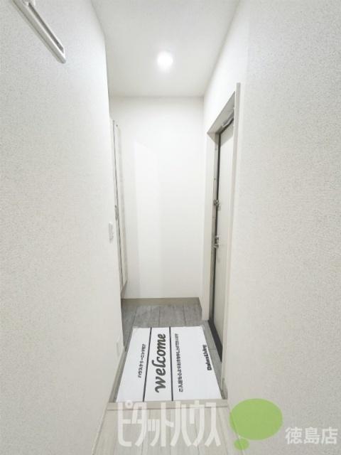 エムフルージュ（102） 玄関