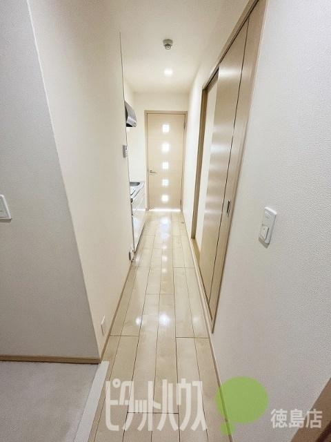 ウェザリア（405） 玄関