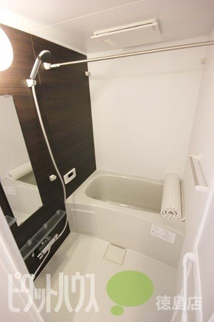 浜の前マンション１３号棟（103） バス／シャワー